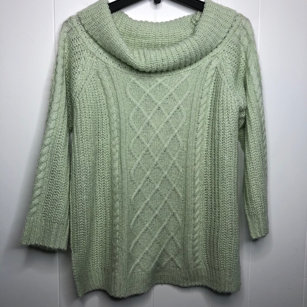 NWT No Comment NY-LA green sweater.Size Juniors XL